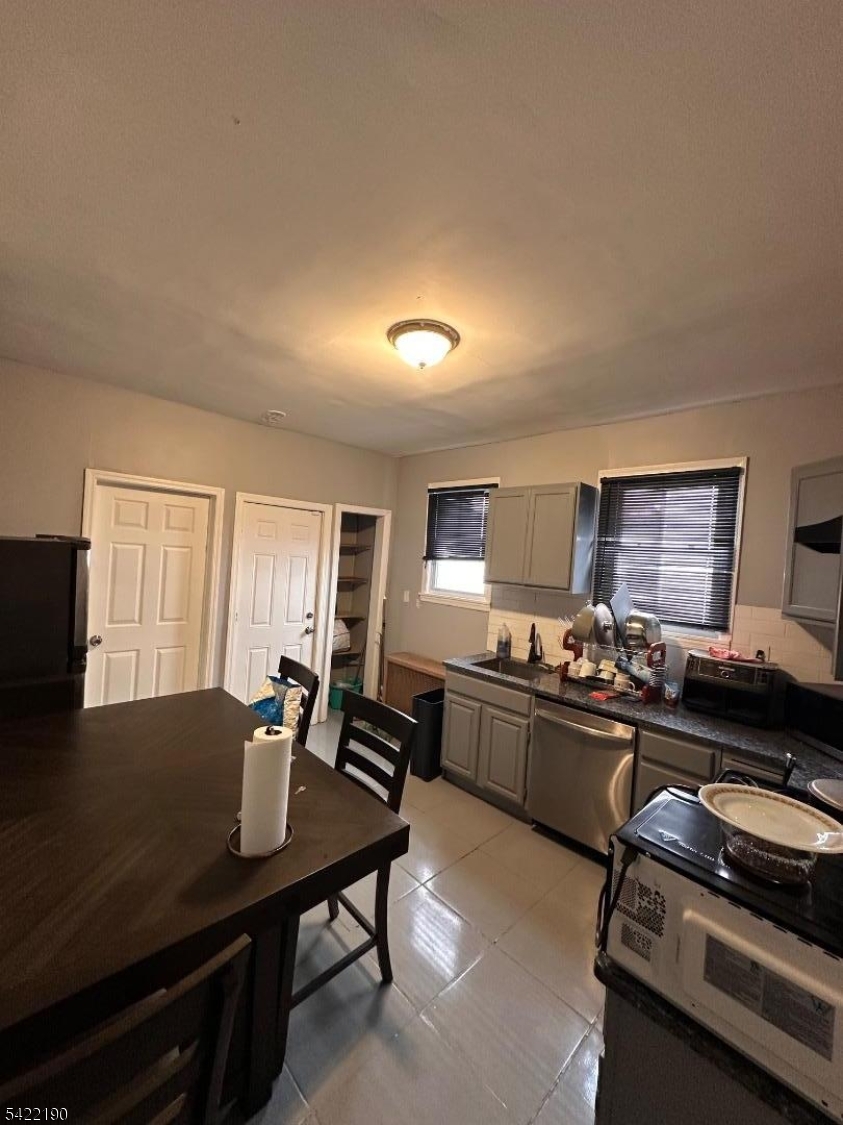 WEEQUAHIC - Residential Income