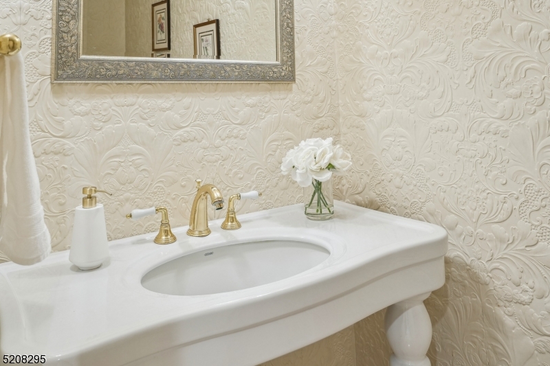 OLD SHORT HILLS - Residential