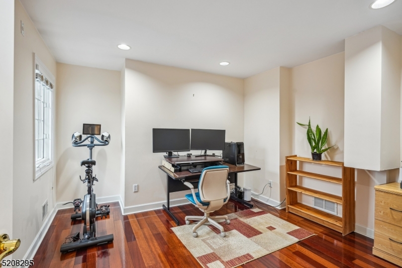 OLD SHORT HILLS - Residential