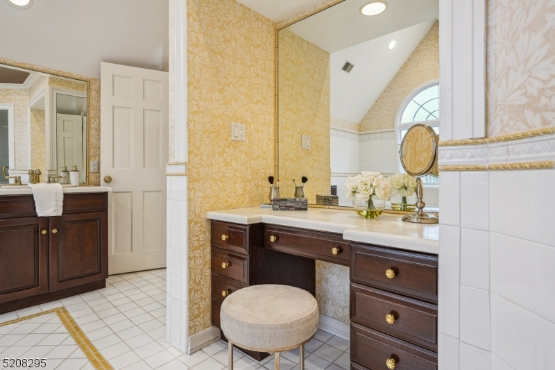 OLD SHORT HILLS - Residential