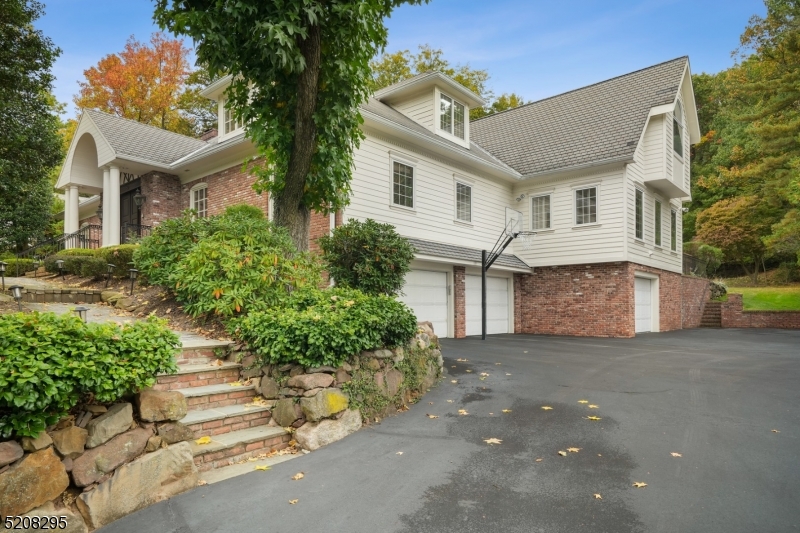 OLD SHORT HILLS - Residential