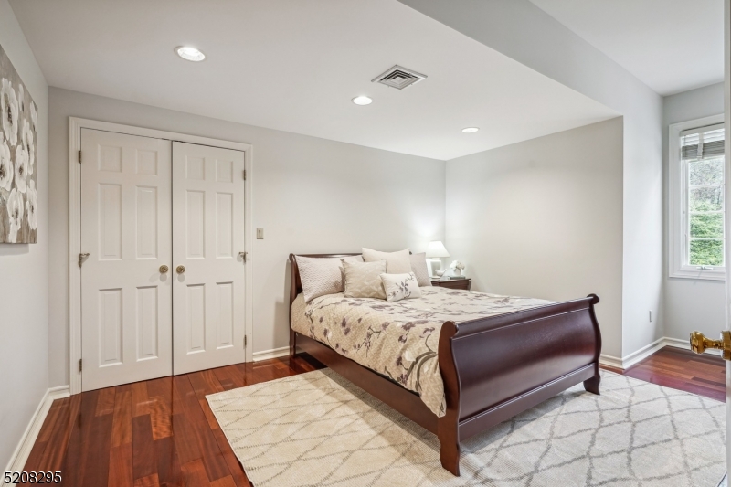 OLD SHORT HILLS - Residential