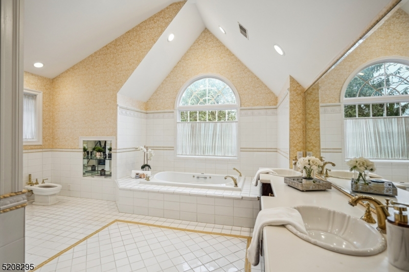 OLD SHORT HILLS - Residential