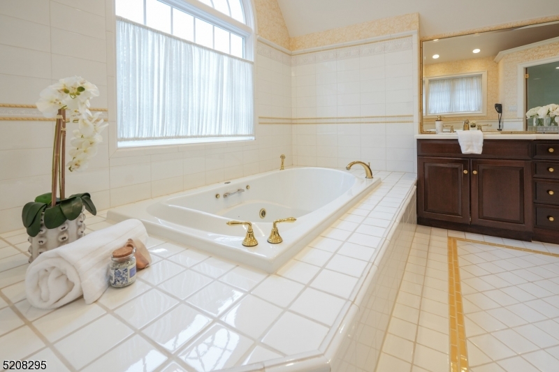 OLD SHORT HILLS - Residential