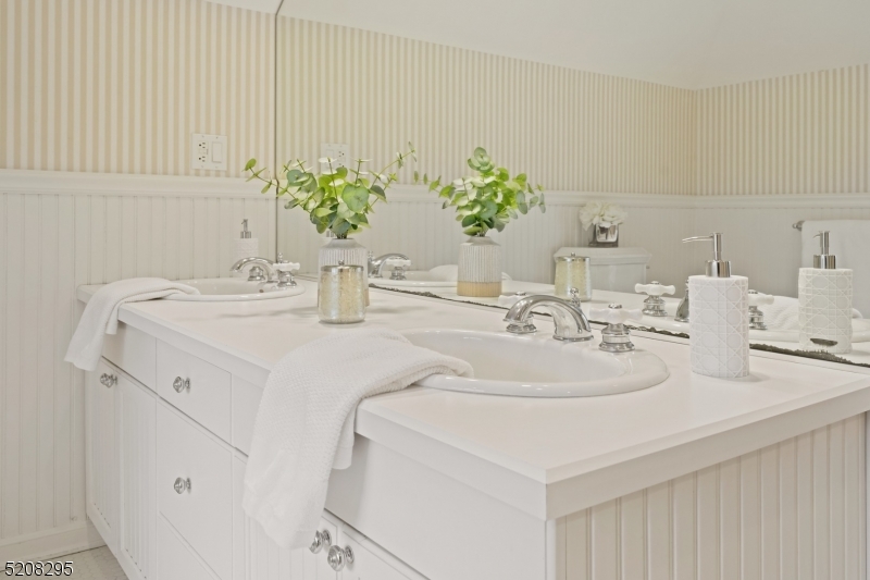 OLD SHORT HILLS - Residential