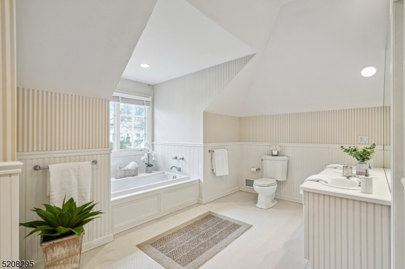 OLD SHORT HILLS - Residential