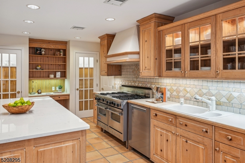 OLD SHORT HILLS - Residential