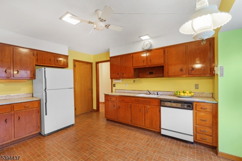 Bridgewater Twp., New Jersey 08836, United States, 5 Bedrooms Bedrooms, ,4 BathroomsBathrooms,Residential,Active,236297