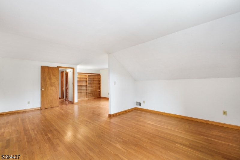 Bridgewater Twp., New Jersey 08836, United States, 5 Bedrooms Bedrooms, ,4 BathroomsBathrooms,Residential,Active,236297