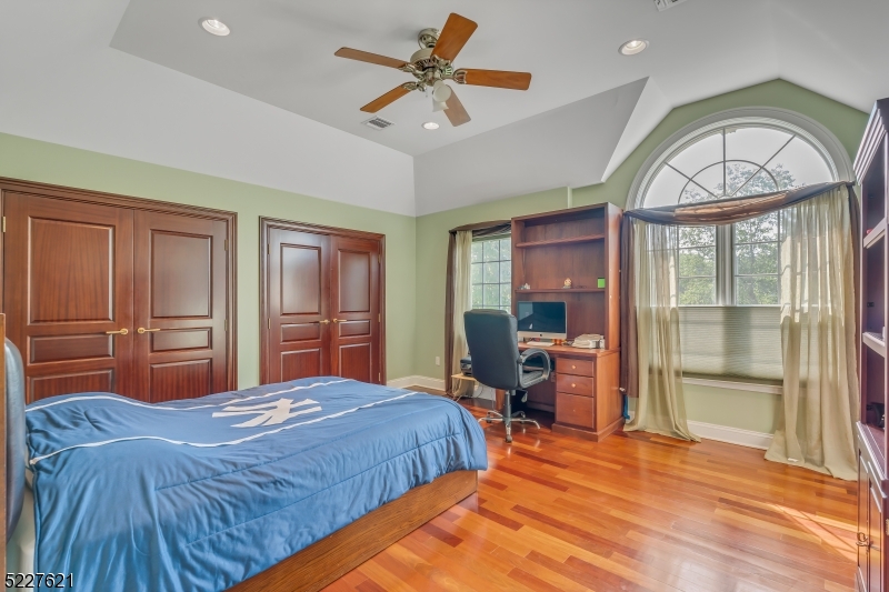 BEL-AIR-WOODS. - Residential