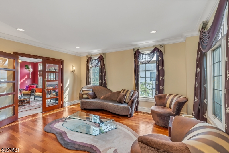 BEL-AIR-WOODS. - Residential