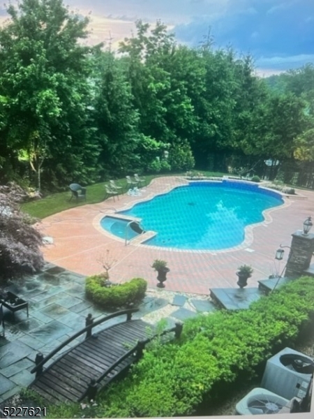 BEL-AIR-WOODS. - Residential