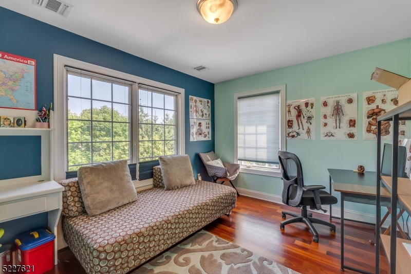 BEL-AIR-WOODS. - Residential