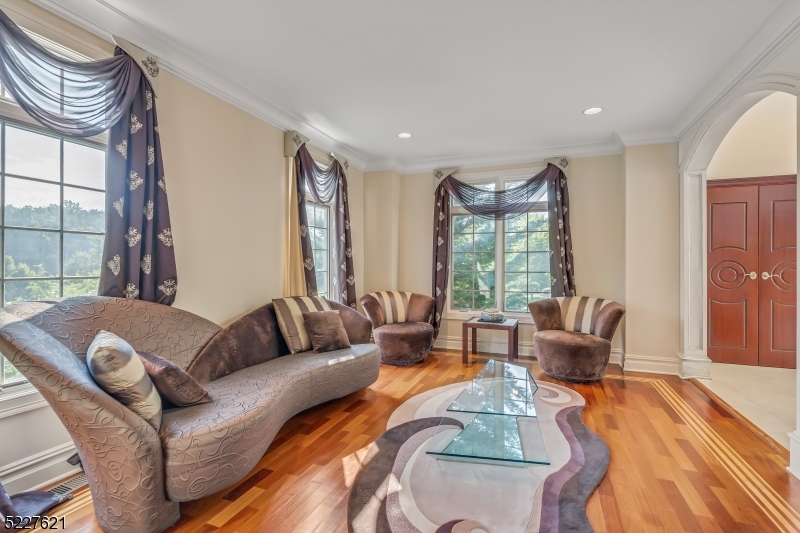 BEL-AIR-WOODS. - Residential