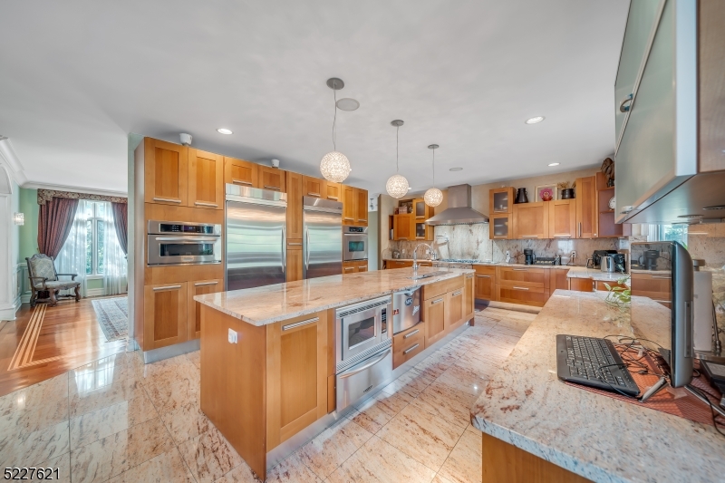 BEL-AIR-WOODS. - Residential