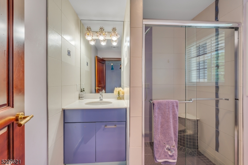 BEL-AIR-WOODS. - Residential