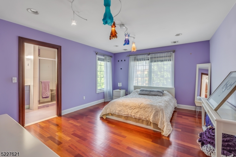 BEL-AIR-WOODS. - Residential