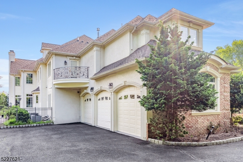 BEL-AIR-WOODS. - Residential