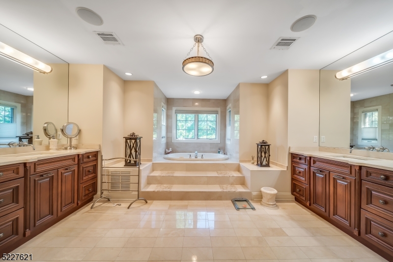 BEL-AIR-WOODS. - Residential