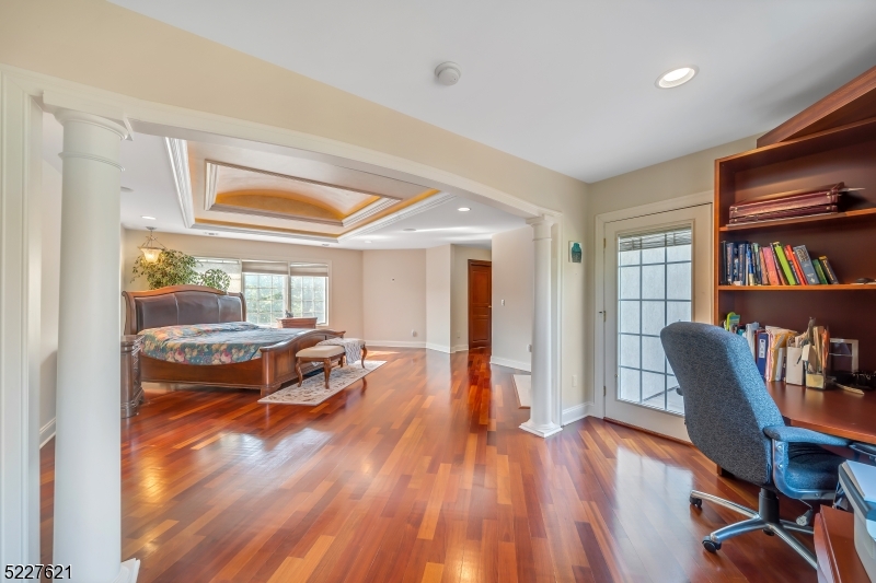 BEL-AIR-WOODS. - Residential