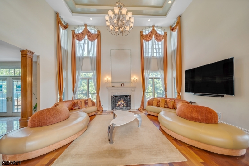 BEL-AIR-WOODS. - Residential