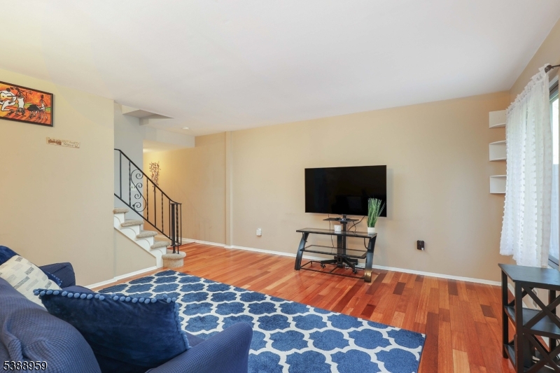 SOMERSET PARK - Residential