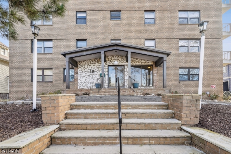 BOOTHWYN HOUSE - Residential