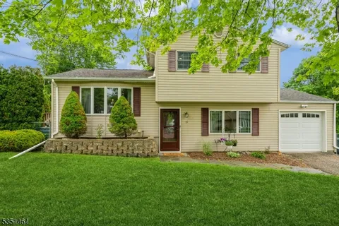 11 Young Dr, Stanhope Boro, NJ 07874 - MLS#: 3962868