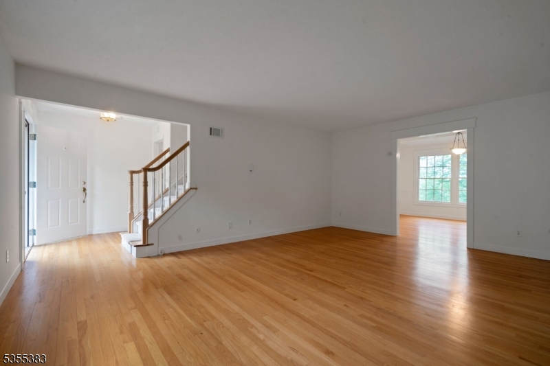 31 Charlotte Dr