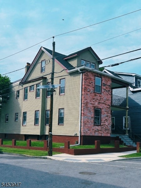 163 Dewey St - Photo 2