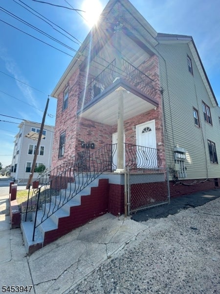 163 Dewey St - Photo 3