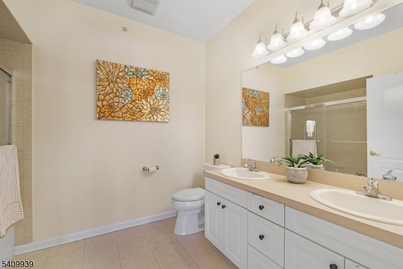 Mountain Ridge Tower - Residential