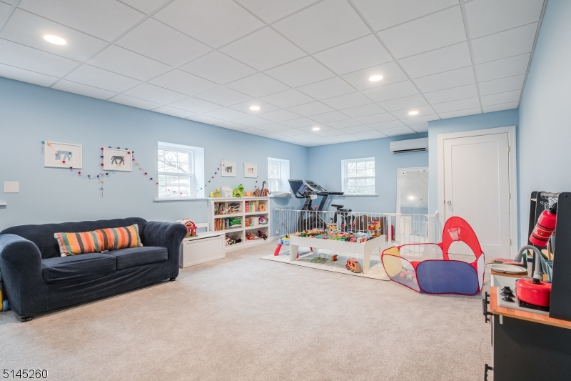 POTTERSVILLE - Residential