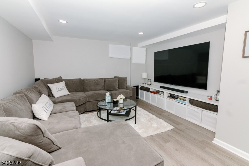 Colonial Oaks - Residential