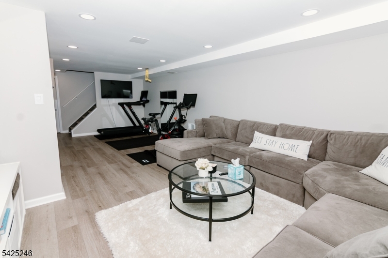 Colonial Oaks - Residential
