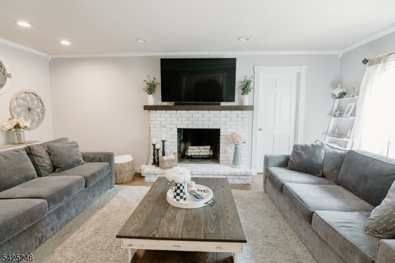 Colonial Oaks - Residential