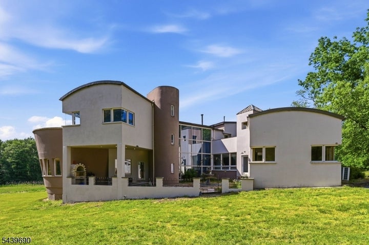 Photo 1 of 40 — 151 Bellvale Lakes Rd, Other Orange County, NJ 10990