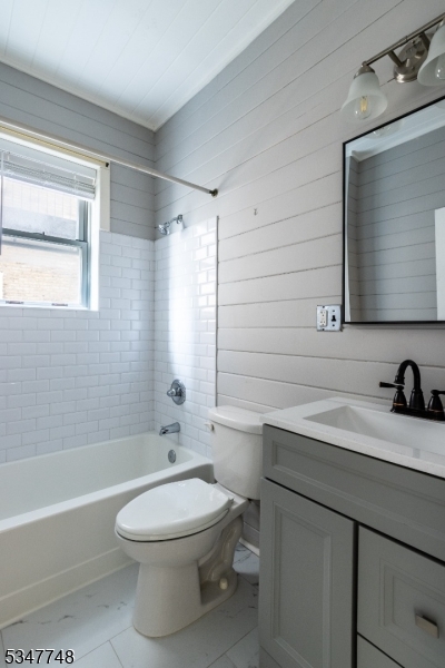 Montclair Twp., New Jersey 07042, United States, 2 Bedrooms Bedrooms, ,1 BathroomBathrooms,Residential,Active,99728