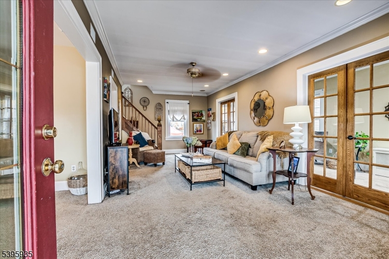 Dunellen Boro, New Jersey 08812, United States, 3 Bedrooms Bedrooms, ,2 BathroomsBathrooms,Residential,Active,241915