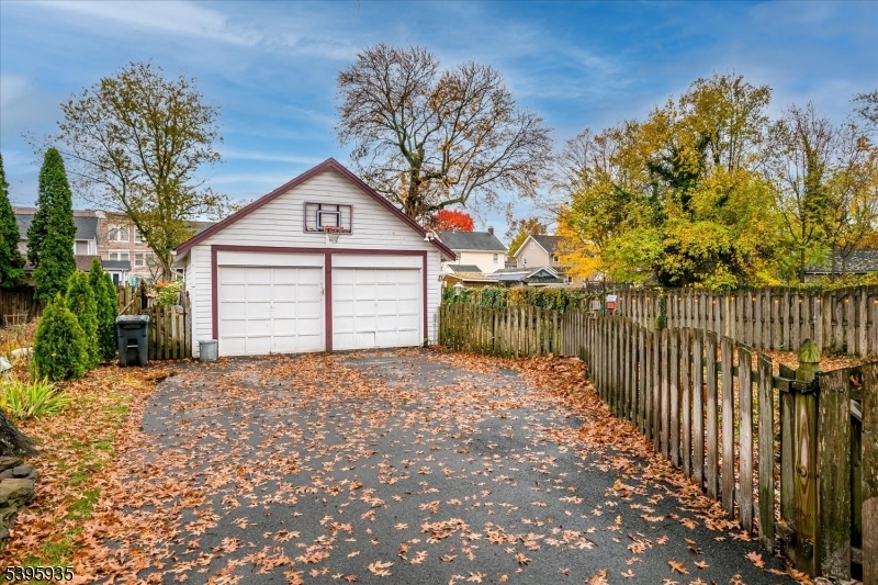 Dunellen Boro, New Jersey 08812, United States, 3 Bedrooms Bedrooms, ,2 BathroomsBathrooms,Residential,Active,241915