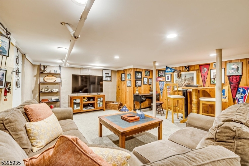 Dunellen Boro, New Jersey 08812, United States, 3 Bedrooms Bedrooms, ,2 BathroomsBathrooms,Residential,Active,241915