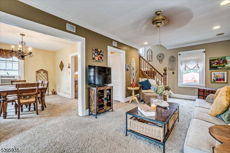 Dunellen Boro, New Jersey 08812, United States, 3 Bedrooms Bedrooms, ,2 BathroomsBathrooms,Residential,Active,241915