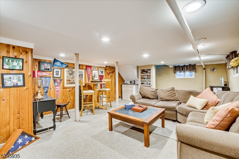 Dunellen Boro, New Jersey 08812, United States, 3 Bedrooms Bedrooms, ,2 BathroomsBathrooms,Residential,Active,241915