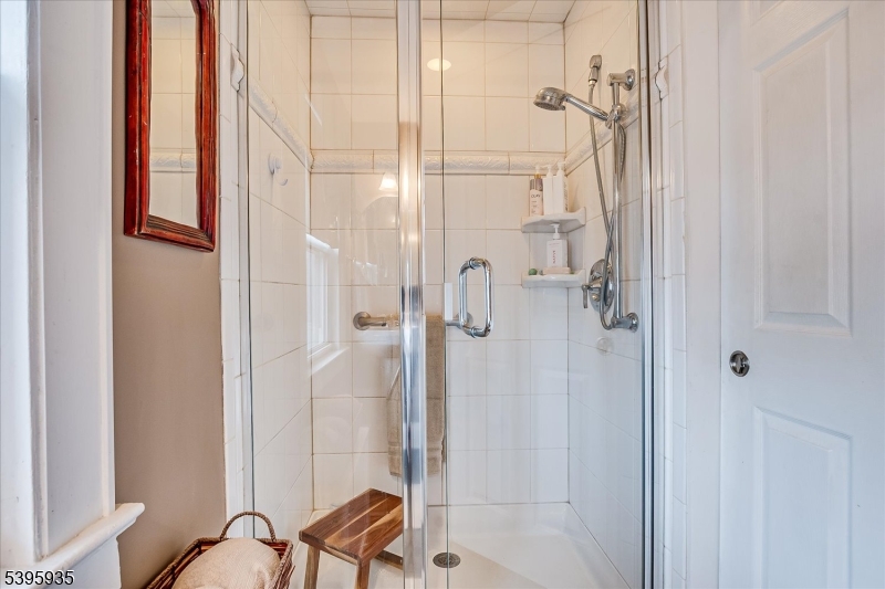 Dunellen Boro, New Jersey 08812, United States, 3 Bedrooms Bedrooms, ,2 BathroomsBathrooms,Residential,Active,241915