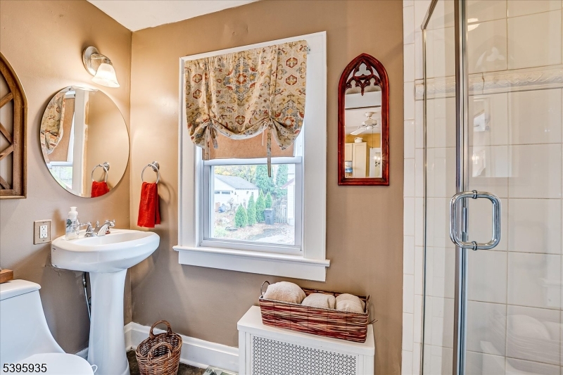 Dunellen Boro, New Jersey 08812, United States, 3 Bedrooms Bedrooms, ,2 BathroomsBathrooms,Residential,Active,241915