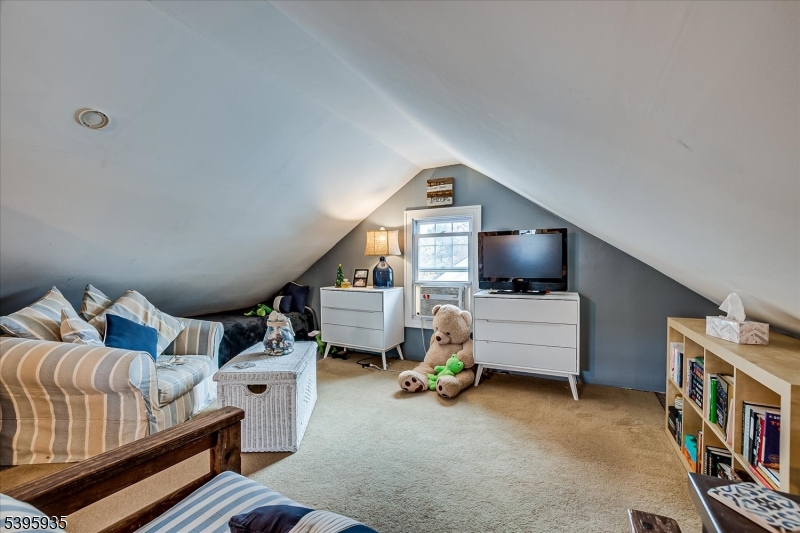 Dunellen Boro, New Jersey 08812, United States, 3 Bedrooms Bedrooms, ,2 BathroomsBathrooms,Residential,Active,241915