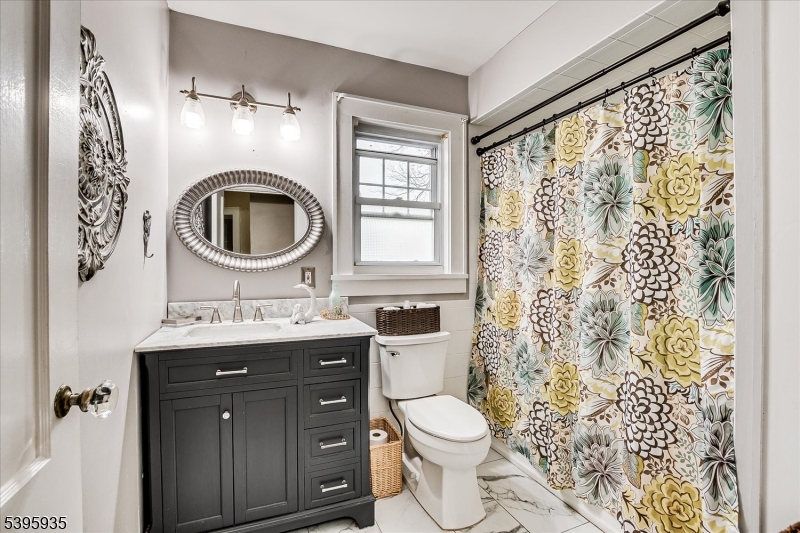 Dunellen Boro, New Jersey 08812, United States, 3 Bedrooms Bedrooms, ,2 BathroomsBathrooms,Residential,Active,241915