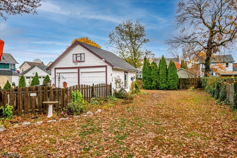 Dunellen Boro, New Jersey 08812, United States, 3 Bedrooms Bedrooms, ,2 BathroomsBathrooms,Residential,Active,241915