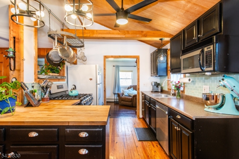 Pinecliff Lake - Residential