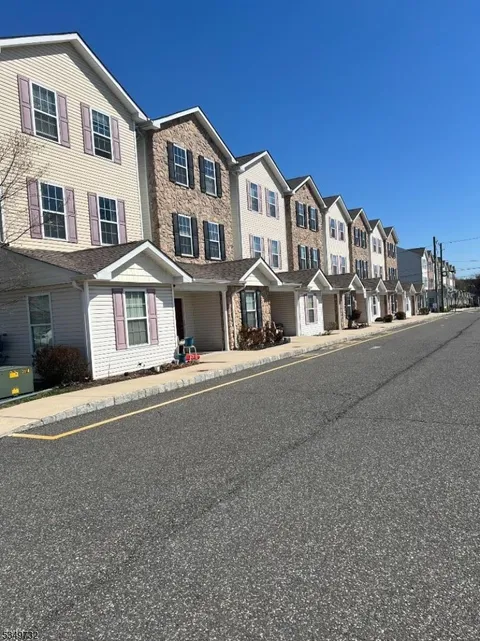 MLS: 3956181
